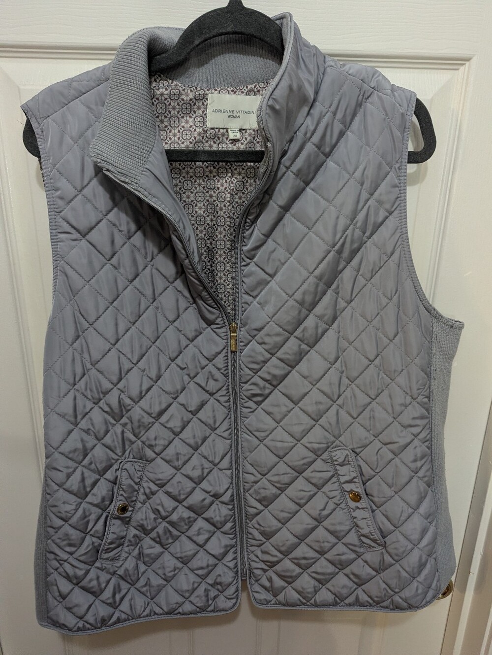 Adrienne Vittadini Quilted Light Gray Sleeveless Vest